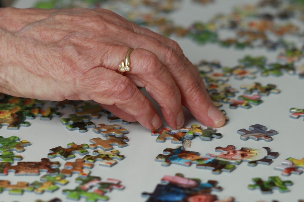 puzzle, hobby, pieces of the puzzle, leisure, people, older, senior, hand, woman, relaxation, games, corona, puzzle, puzzle, puzzle, puzzle, puzzle, older